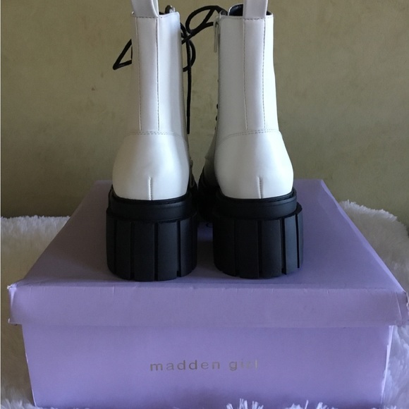 MADDEN GIRL PHILLY LUG SOLE BOOTS - Picture 8 of 8